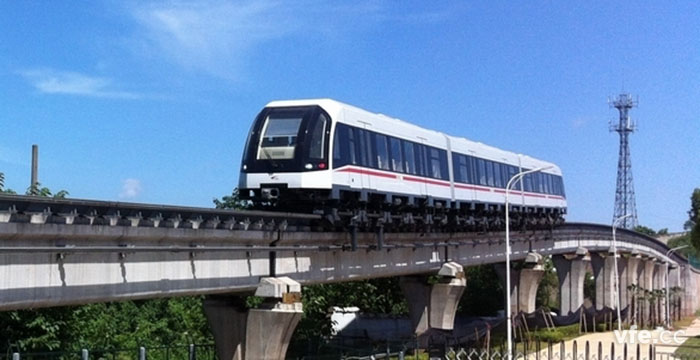 國(guó)內(nèi)首條中低速磁浮列車(chē)