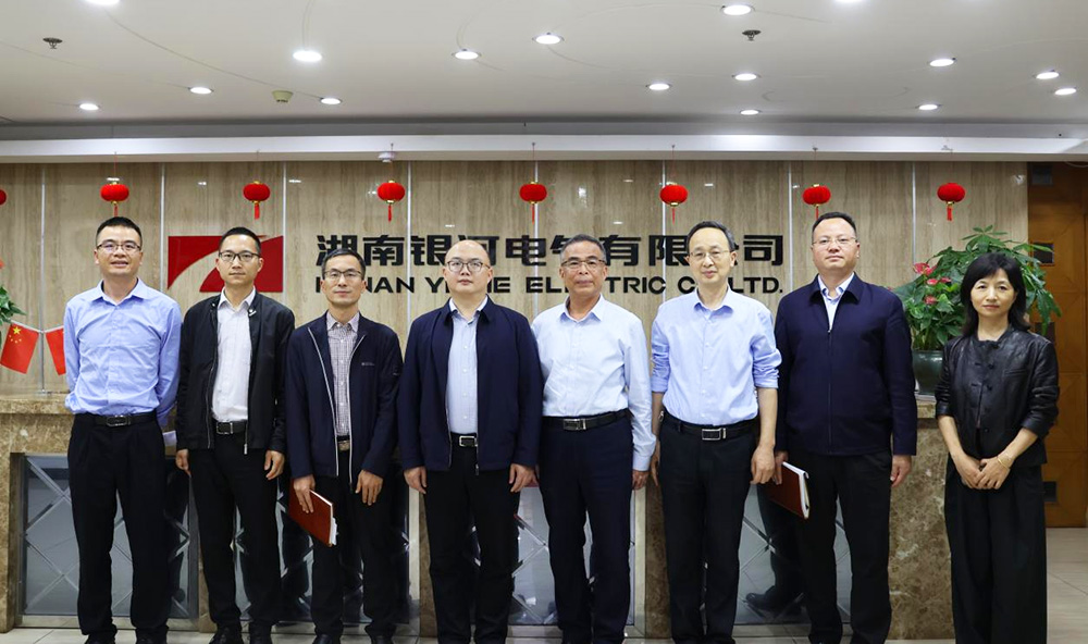 長沙經(jīng)開區(qū)領(lǐng)導蒞臨銀河電氣檢查指導